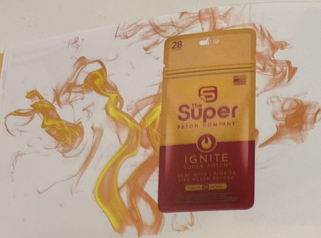 Ignite-Packung vor orangefarbenem Rauch