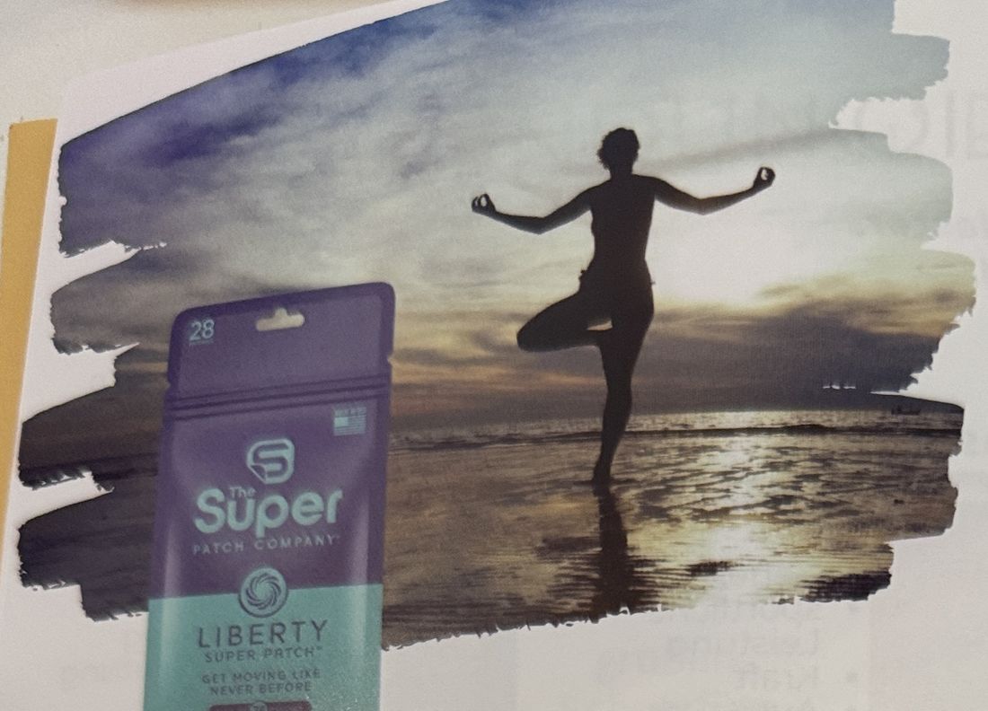 Liberty-Packung vor einer Yoga-Silhouette am Strand